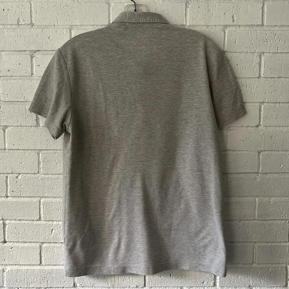 Theory Men’s Polo Shirt Sz M Short Sleeve Gray Preppy Retro Lightweight Casual - Picture 3 of 9